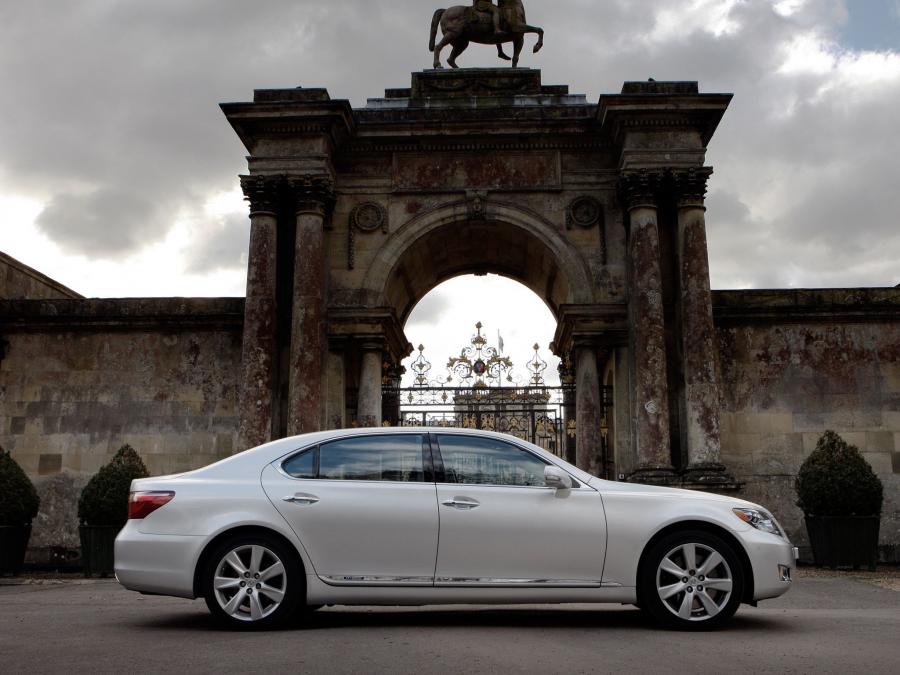  Lexus LS600h L 2009 года  (UK) (фото 5 из 11)